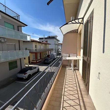 Anthea- Paluzza & Parking アパート